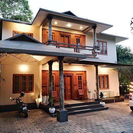 Valentine Holidays Sultan Bathery Bagian luar foto